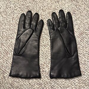 Black leather gloves (w/imperfections)